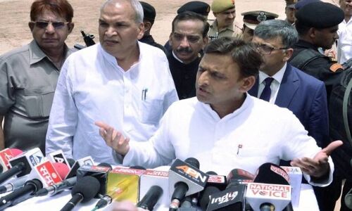 देवरिया से सपा को लगा झटका, जब उम्मीदवार .....