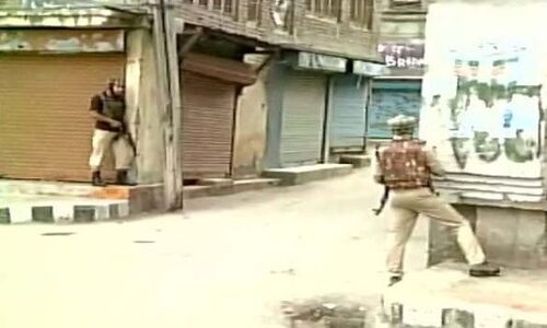 श्रीनगर: CRPF कैंप पर आतंकी हमला, 6 जवान घायल, कमांडेंट शहीद