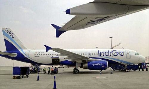 इंडिगो का कारनामा, 14 यात्रियों को एयरपोर्ट पर छोड़ 25 मिनट पहले ही प्लेन ने भरी उड़ान इंडिगो का कारनामा, 14 यात्रियों को एयरपोर्ट पर छोड़ 25 मिनट पहले ही प्लेन ने भरी उड़ान