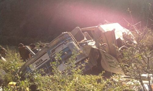 कश्मीर: बीआरओ का वाहन खाई में गिरा, सात लोगों की मौत