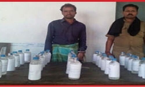 30 बोतल नेपाली शराब के साथ गिरफ्तार