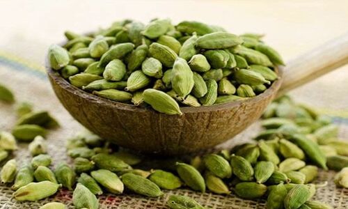 छोटी इलायची के ये बड़े फायदे आपको हैरान कर देगा