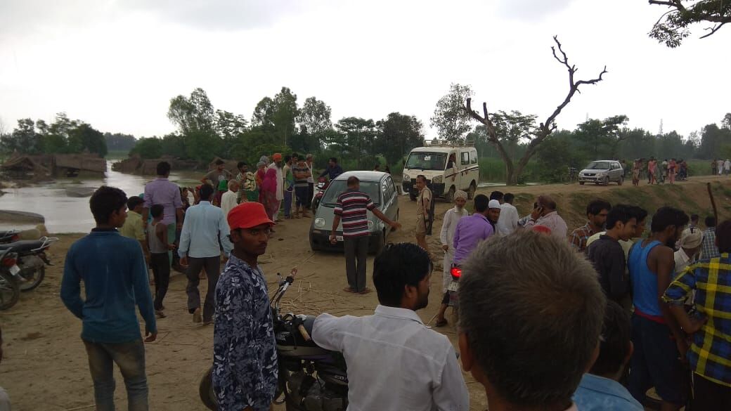 गंगा मे नाव पलटने से 28 लोग डूबे गंगा मे गंगा मे नाव पलटने से 28 लोग डूबे गंगा मे