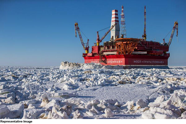 जलवायु संकल्पों को कर दरकिनार, आर्कटिक के तेल उद्योग में झोंके जा रहे हैं अरबों डॉलर लगातार
