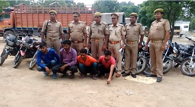 चोरी की 12 मोटरसाइकिल के साथ 4 चोर गिरफ्तार