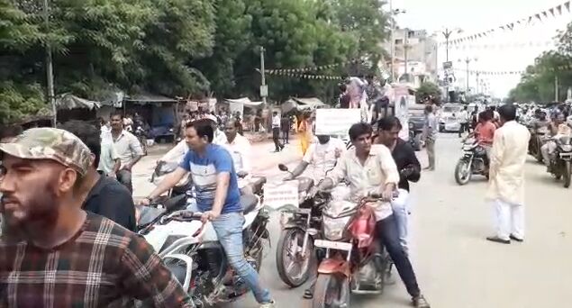 कांग्रेस के राष्ट्रव्यापी आह्वान पर भारत बंद के साथ-साथ आज झुंझुनू भी रहा बंद कांग्रेस के राष्ट्रव्यापी आह्वान पर भारत बंद के साथ-साथ आज झुंझुनू भी रहा बंद