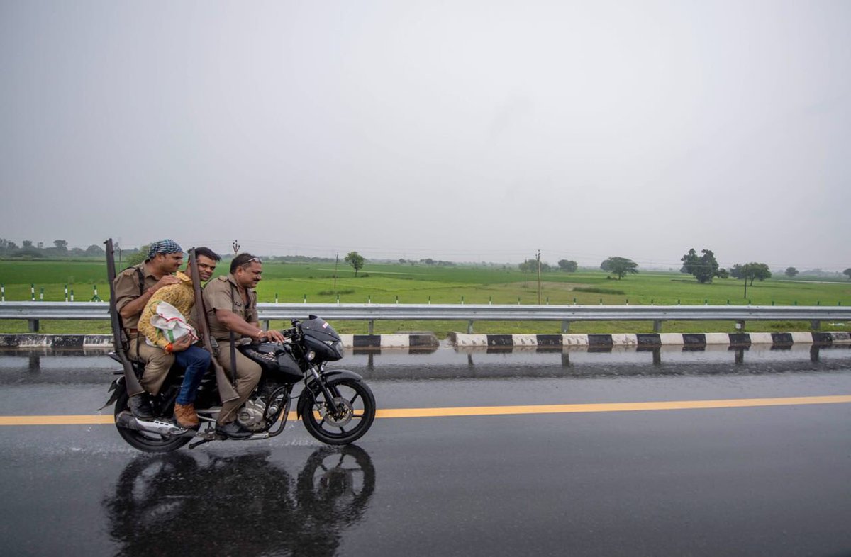 अखिलेश ने की ये तस्वीर शेयर, बोले ये है यूपी की क़ानून-व्यवस्था को शर्मसार करने वाली तस्वीर अखिलेश ने की ये तस्वीर शेयर, बोले ये है यूपी की क़ानून-व्यवस्था को शर्मसार करने वाली तस्वीर