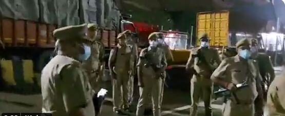 प्रियंका को रोकने के लिए पुलिस फोर्स तैनात, खैराबाद टोल पर डीएम,एसपी मौके पर मौजूद