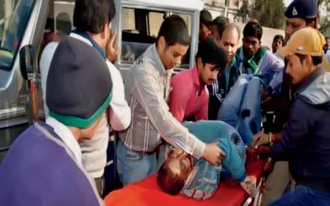 बिहार के सीतामढ़ी कोर्ट परिसर में कुख्यात गेंगस्टर संतोष झा की गोली मारकर हत्या बिहार के सीतामढ़ी कोर्ट परिसर में कुख्यात गेंगस्टर संतोष झा की गोली मारकर हत्या