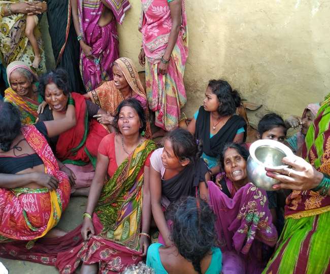 बिहार के चम्पारण में शौचालय के टेंक में घुसने से छह लोंगों की मौत बिहार के चम्पारण में शौचालय के टेंक में घुसने से छह लोंगों की मौत