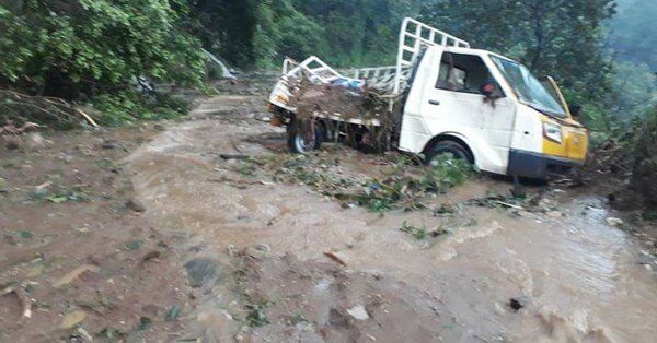केरल में भारी बारिश और भूस्खलन से मची तबाही, 18 की मौत और हजारों बेघर राहत और बचाव कार्य जारी केरल में भारी बारिश और भूस्खलन से मची तबाही, 18 की मौत और हजारों बेघर राहत और बचाव कार्य जारी