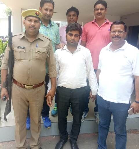 गाजियाबाद पुलिस ने डकैती में वांछित 25 हजार का इनामिया अभियुक्त किया गिरफ्तार