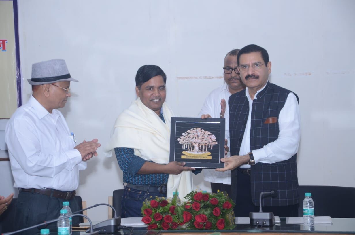 कई विश्वविद्यालयों के कुलपति, कई IIT और IIM के डायरेक्टर प्रोफेसरों ने इन फर्जी जर्नल्स में अपने आर्टिकल्स छपवाए! कई विश्वविद्यालयों के कुलपति, कई IIT और IIM के डायरेक्टर प्रोफेसरों ने इन फर्जी जर्नल्स में अपने आर्टिकल्स छपवाए!