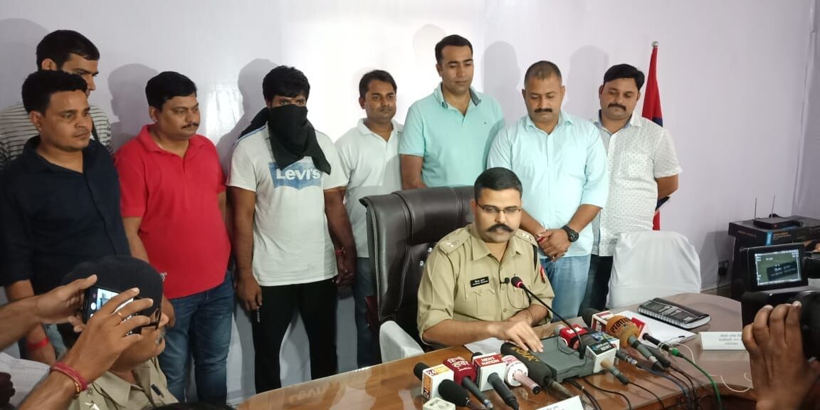 गाजियाबाद: पुलिस मुठभेड़ में हत्थे चढ़ा 25 हजार का इनामी सन्नी गाजियाबाद: पुलिस मुठभेड़ में हत्थे चढ़ा 25 हजार का इनामी सन्नी