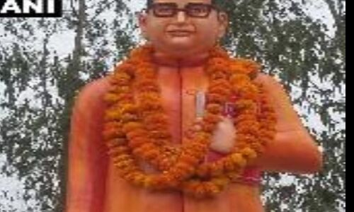 यूपी के बदायूं में आंबेडकर की मूर्ति पर किया भगवा पेंट यूपी के बदायूं में आंबेडकर की मूर्ति पर किया भगवा पेंट