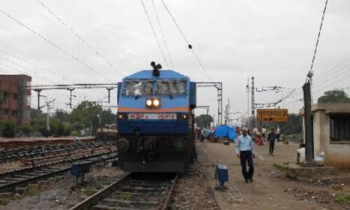 मुरादाबाद में ट्रेन से कटकर गैंगमैन की मौत, मचा कोहराम