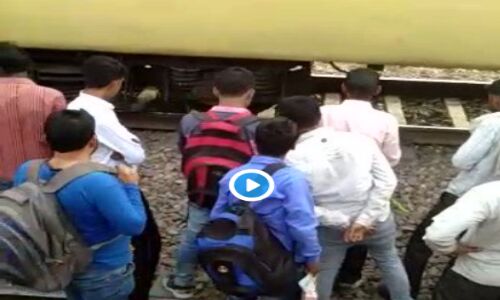 ग़ाज़ियाबाद के मोदी नगर मे एक लड़की ने ट्रेन से कट कर अपनी जान दे दी, देखकर उड़ जायेंगें होश कमजोर दिल के लोग न देखें वीडियो