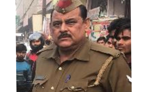 नॉएडा में सड़क पर खड़े सिपाही को मारी अज्ञात वाहन ने टक्कर, इलाज के दौरान मौत