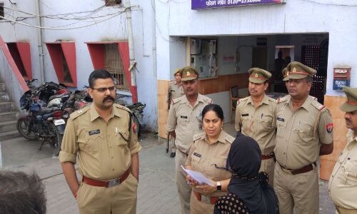 गाजियाबाद एसएसपी की अनूठी पहल परी दिवस, पीड़ितों की लगी कतार सबकी सुनी बारी बारी बात गाजियाबाद एसएसपी की अनूठी पहल परी दिवस, पीड़ितों की लगी कतार सबकी सुनी बारी बारी बात