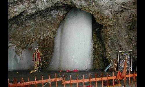 पवित्र अमरनाथ गुफा की बूटा मलिक नाम के गड़रिये ने की थी खोज, आइये जानते है पूरी कहानी