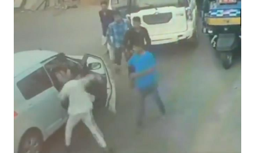 BJP विधायक के बेटे की गुंडागर्दी, पास नहीं देने पर कार चालक को कैसे पीटा, देखिए- VIDEO