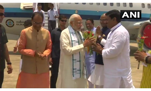 पीएम मोदी पहुंचे मध्यप्रदेश : करोड़ों की योजनाओं का करेंगे लोकार्पण पीएम मोदी पहुंचे मध्यप्रदेश : करोड़ों की योजनाओं का करेंगे लोकार्पण