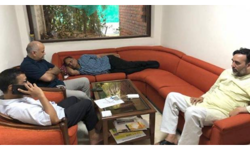 LG दफ्तर में तीसरे दिन भी CM केजरीवाल का धरना जारी, सिसोदिया-सत्येंद्र जैन भूख हड़ताल पर