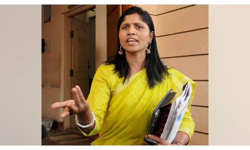 बीजेपी विधायक की प्रेमिका ने ऑफिस में किया हंगामा, कहा- प्यार किया है, छोड़ूंगी नहीं बीजेपी विधायक की प्रेमिका ने ऑफिस में किया हंगामा, कहा- प्यार किया है, छोड़ूंगी नहीं