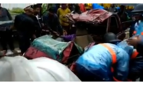 मुंबई-पुणे एक्सप्रेसवे पर बड़ा हादसा, सात लोगों की दर्दनाक मौत मुंबई-पुणे एक्सप्रेसवे पर बड़ा हादसा, सात लोगों की दर्दनाक मौत