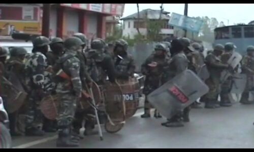 जम्मू-कश्मीर के कुलगाम में सुरक्षाबलों और आतंकियों के बीच मुठभेड़, एक जवान शहीद, 3 घायल