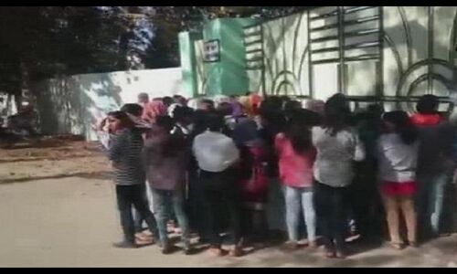 मध्यप्रदेश: हॉस्टल में वॉर्डन ने की शर्मनाक हरकत, चेकिंग के नाम पर उतरवाए 40 छात्राओं के कपड़े