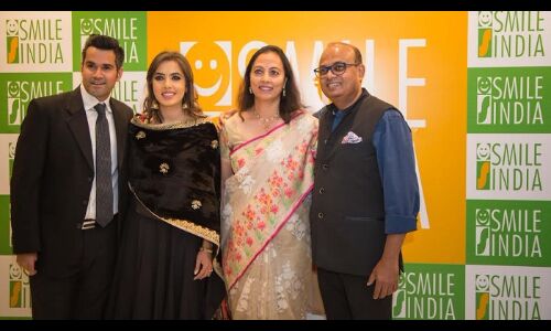 स्टार नाइट में तब्दील हुआ स्माइल इंडिया का गिफ्ट ए स्माइल 2018 स्टार नाइट में तब्दील हुआ स्माइल इंडिया का गिफ्ट ए स्माइल 2018