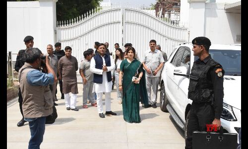 4.67 करोड़ की लागत से बना पूर्व सीएम अखिलेश का बंगला 4.67 करोड़ की लागत से बना पूर्व सीएम अखिलेश का बंगला