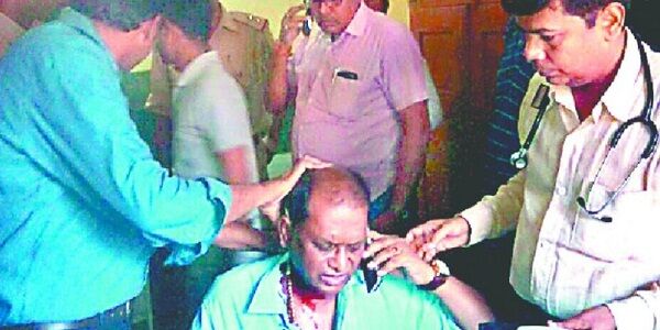 बस्ती में कांवड़ियों का तांडव, किया जिला जज पर हमला फटा सर बस्ती में कांवड़ियों का तांडव, किया जिला जज पर हमला फटा सर