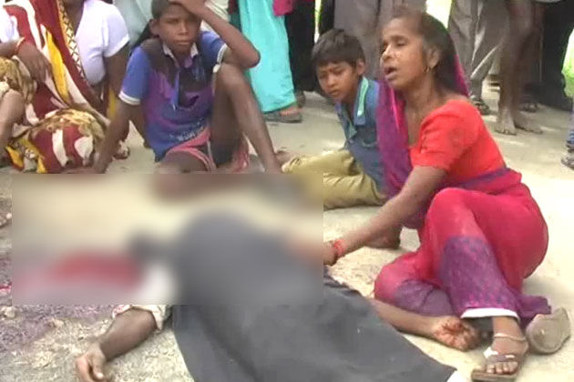 मैनपुरी में बिस्कुट की पैकिट की खातिर दवंगों ने दो को काट डाला कुल्हाड़ी से मैनपुरी में बिस्कुट की पैकिट की खातिर दवंगों ने दो को काट डाला कुल्हाड़ी से