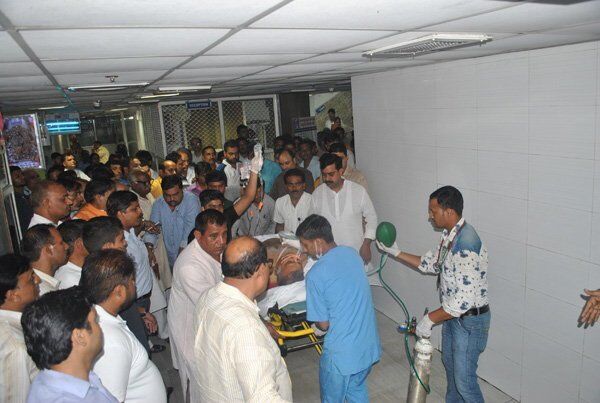 बीजेपी नेता ब्रजपाल तेवतिया पर जानलेवा हमला, 40 से ज्यादा गोलियां मारी बीजेपी नेता ब्रजपाल तेवतिया पर जानलेवा हमला, 40 से ज्यादा गोलियां मारी
