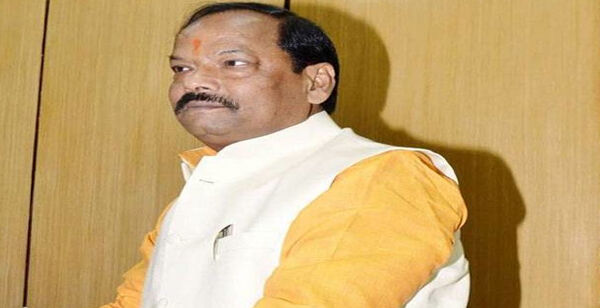 जमशेदपुर: CM रघुबर दास ने गुरु महोत्सव पर महिलाओं से धुलवाए पैर, वीडियो हुआ वायरल जमशेदपुर: CM रघुबर दास ने गुरु महोत्सव पर महिलाओं से धुलवाए पैर, वीडियो हुआ वायरल