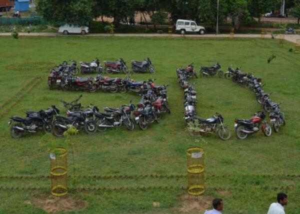 50 बाइकों सहित दो चोर गिरफ्तार, खेतों में बनाया गोदाम 50 बाइकों सहित दो चोर गिरफ्तार, खेतों में बनाया गोदाम