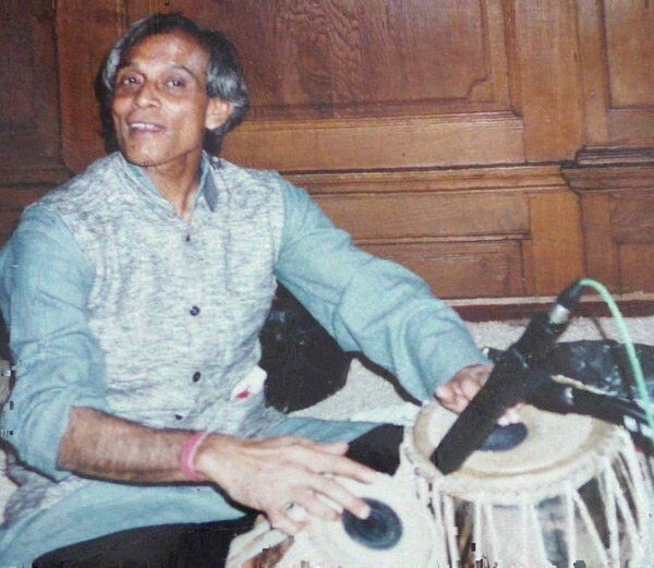 मशहूर तबला वादक लच्छू महाराज का काशी में निधन, अंतिम संस्कार में आएंगे गोविंदा मशहूर तबला वादक लच्छू महाराज का काशी में निधन, अंतिम संस्कार में आएंगे गोविंदा