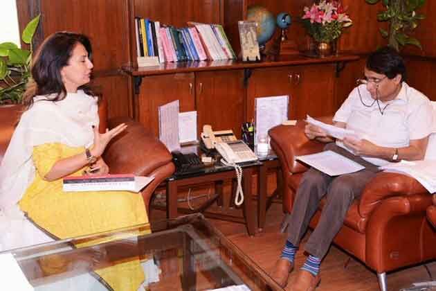 अब रेलवे कर्मचारी पहनेंगे मशहूर डिजाइनर की डिजाइन किया यूनिफॉर्म अब रेलवे कर्मचारी पहनेंगे मशहूर डिजाइनर की डिजाइन किया यूनिफॉर्म