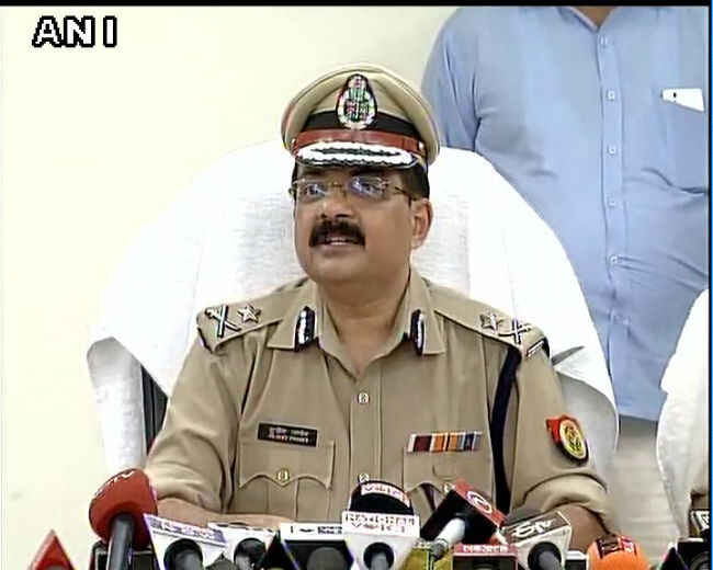 पहले जमकर पी शराब फिर उड़ाई माँ बेटी की इज्जत की धज्जियां पहले जमकर पी शराब फिर उड़ाई माँ बेटी की इज्जत की धज्जियां