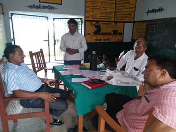 गर्ल्स स्कूल में टीचर कर रहा था गंदा काम, रंगे हाथों पकड़ा गया! गर्ल्स स्कूल में टीचर कर रहा था गंदा काम, रंगे हाथों पकड़ा गया!
