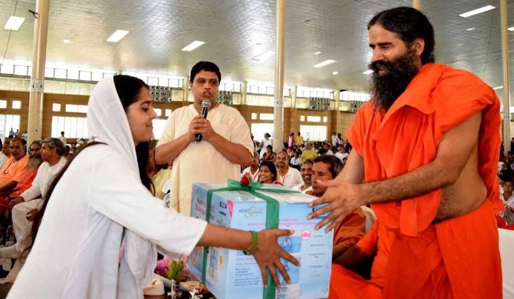 आचार्य बालकृष्ण का जन्मदिवस जड़ी-बूटी दिवस के साथ साथ ग्रीन-क्लीन दिवस के रूप में मना आचार्य बालकृष्ण का जन्मदिवस जड़ी-बूटी दिवस के साथ साथ ग्रीन-क्लीन दिवस के रूप में मना