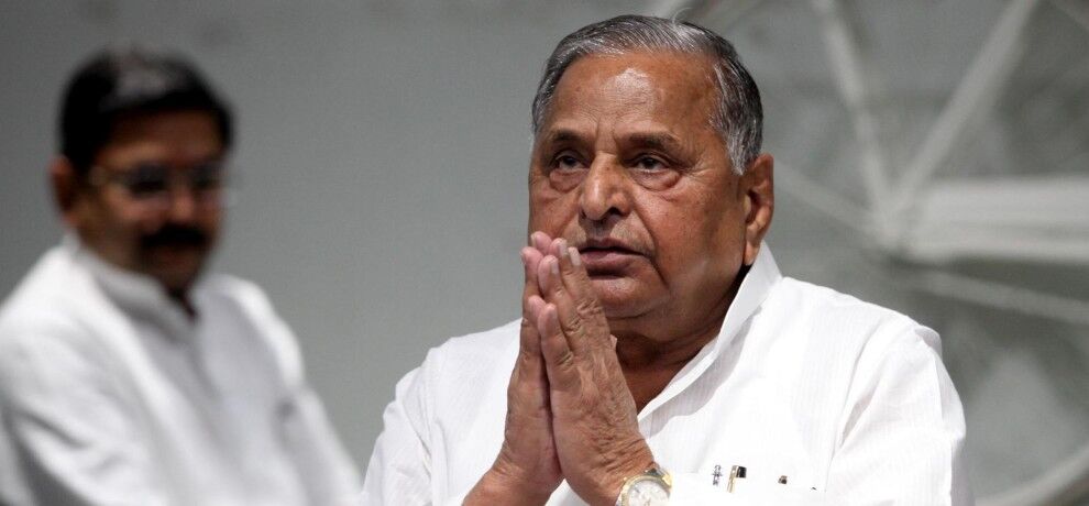 मुलायम के घर पहुंची बिजली विभाग की टीम, जानिए- कितना बिल है बकाया मुलायम के घर पहुंची बिजली विभाग की टीम, जानिए- कितना बिल है बकाया