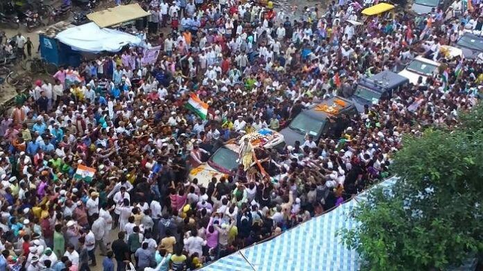 सोनिया के रोड शो में उमड़ी भीड़ से उड़ गई सभी दलों की नीद सोनिया के रोड शो में उमड़ी भीड़ से उड़ गई सभी दलों की नीद