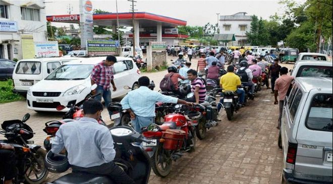 देश के इस राज्य में बिक रहा है पेट्रोल 300 रुपए प्रति लीटर तो डीजल 150 रुपए