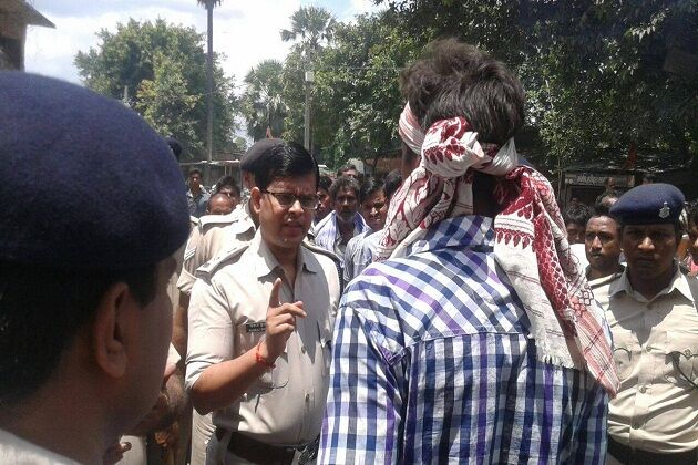 बिहार के छपरा में फेसबुक पोस्ट पर बबाल, दोनों समुदाय भिड़े बिहार के छपरा में फेसबुक पोस्ट पर बबाल, दोनों समुदाय भिड़े