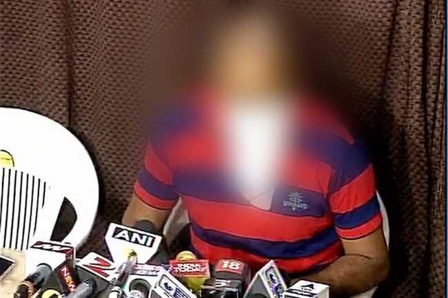 बुलंदशहर गैंगरेप पर आजम के विवादित बोल, पीड़िता के पिता ने दिया जबाब बुलंदशहर गैंगरेप पर आजम के विवादित बोल, पीड़िता के पिता ने दिया जबाब