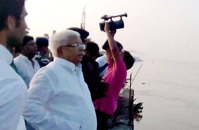 लालू यादव दे सकते हैं अब ये नया फॉर्मूला, बीजेपी के मंसूबों पर फेरेंगे पानी चाहे देनी पड़े कुर्बानी! लालू यादव दे सकते हैं अब ये नया फॉर्मूला, बीजेपी के मंसूबों पर फेरेंगे पानी चाहे देनी पड़े कुर्बानी!