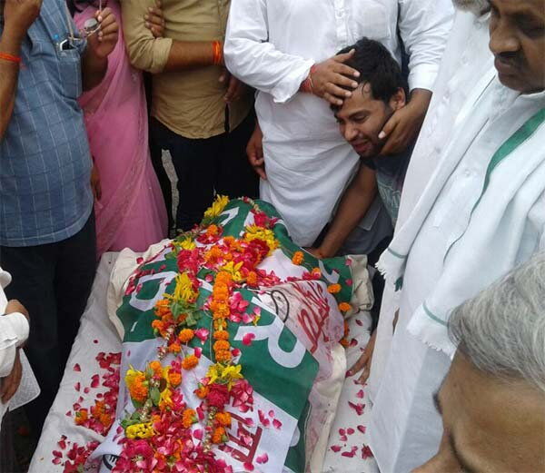 मुन्ना सिंह के निधन पर जताया गहरा शोक मुलायम और अखिलेश ने मुन्ना सिंह के निधन पर जताया गहरा शोक मुलायम और अखिलेश ने